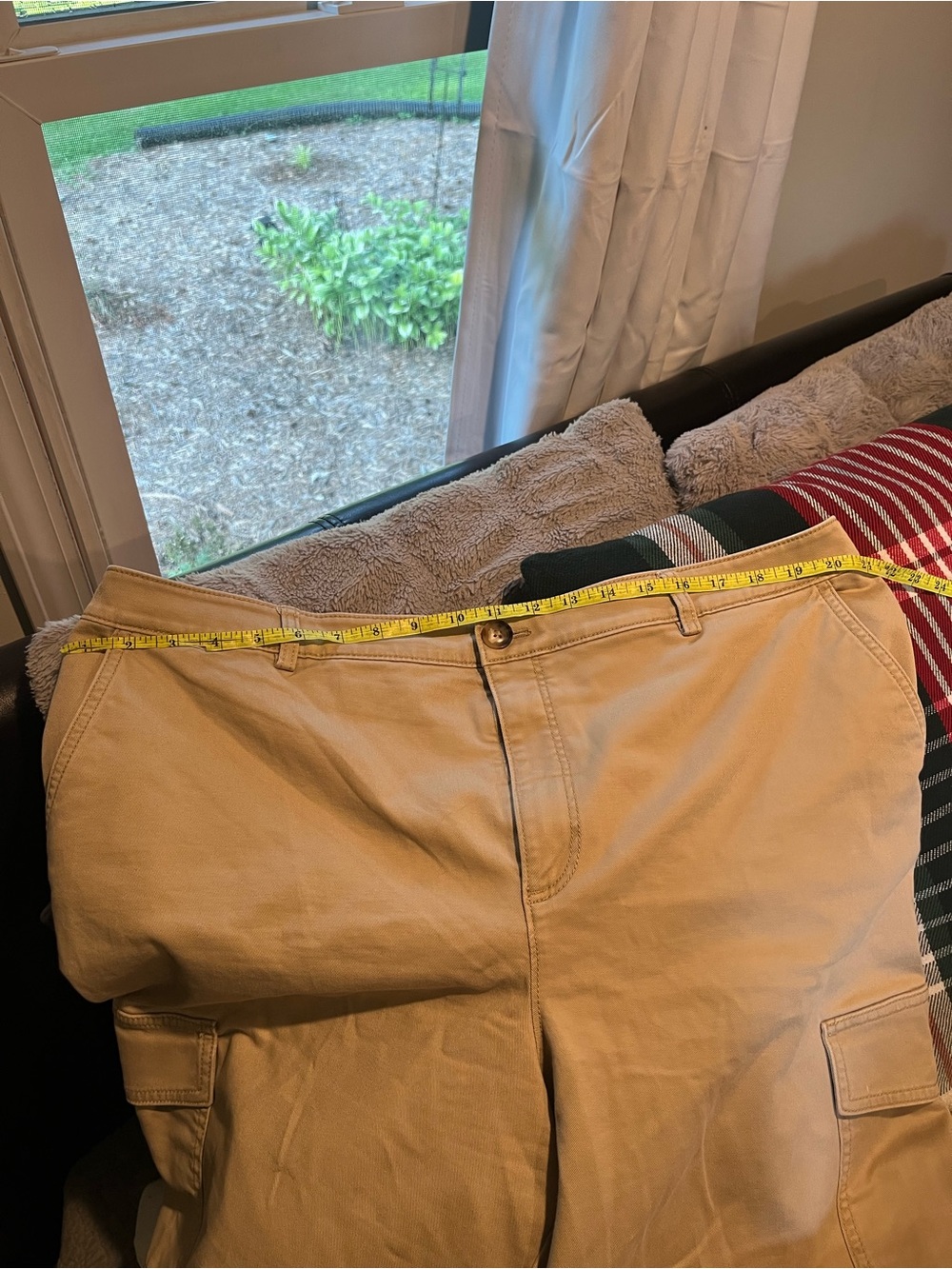 Women’s Loft Cargo Pants in Khaki - Picture 3 of 9